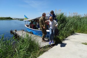 Речная прогулка к затопленной церкви в Гусинцах из Ржищева